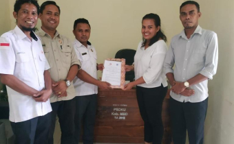 PENYERAHAN DOKUMEN KERJA SAMA ( NOTA KESEPAKATAN) ANTARA BAWASLU MBD DAN  PSDKU UNPATTI MBD